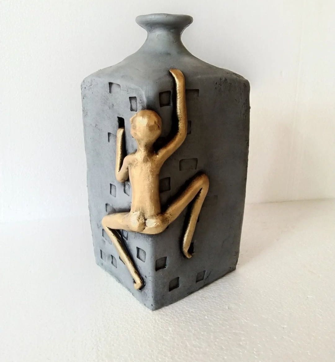Abstract Pot